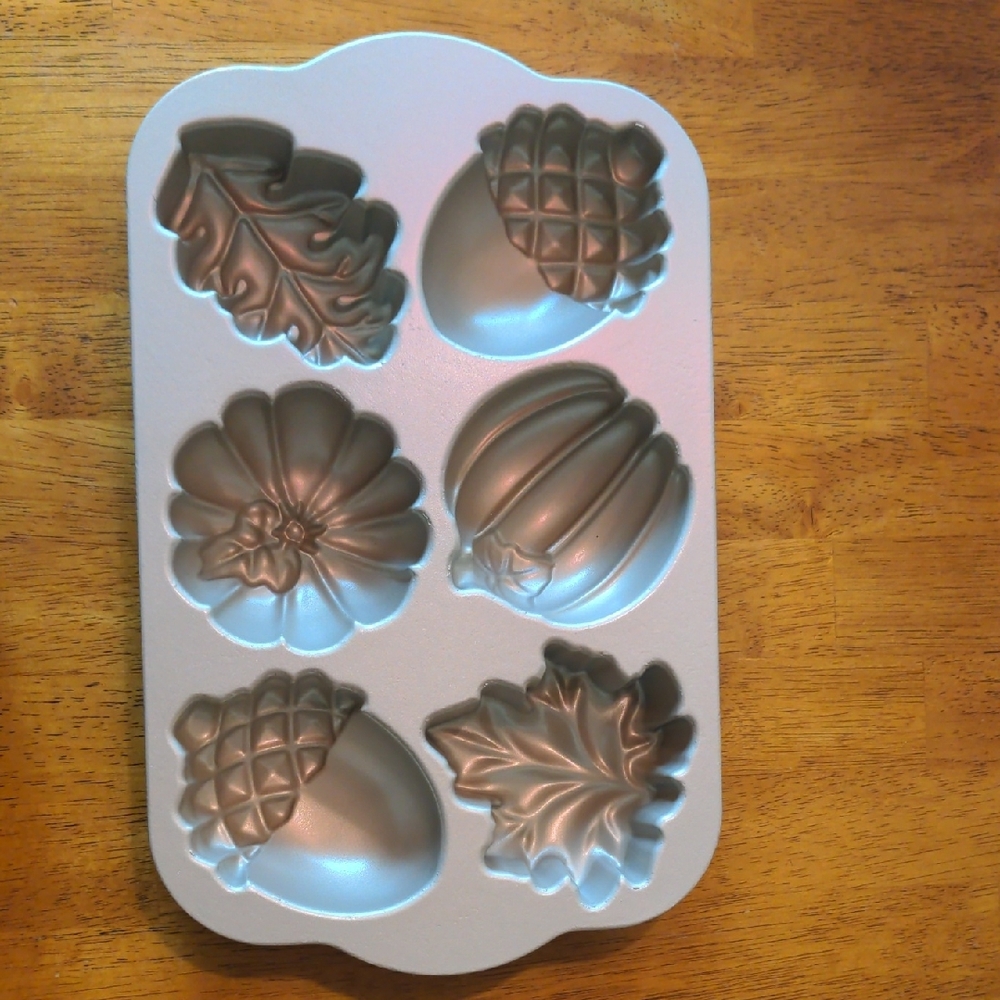 Nordic Ware Autumn Cakelet Pan - Silver - Picture 2 of 2